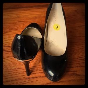 Size 9 Tahari pumps